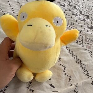 Pokémon Psyduck Plush Toy needs cleaning